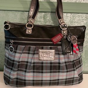 BRAND NEW AUTHENTIC COACH POPPY PURSE